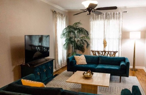 Southmoreland House | 5 KING Beds + Pingpong + Coffee &Tea + Walk to Westport