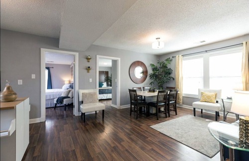 Southmoreland House | 5 KING Beds + Pingpong + Coffee &Tea + Walk to Westport