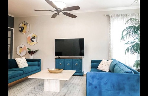 Southmoreland House | 5 KING Beds + Pingpong + Coffee &Tea + Walk to Westport