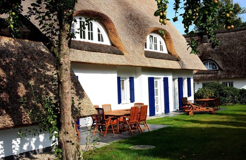 Gross Schwansee Villa | 5 * luxury indoor pool villa, 28 °, 60 sqm roof terrace, 390 sqm living space