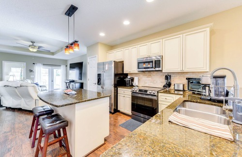 Vamo House | 5 Mi to Beach: Family Retreat in Sarasota!