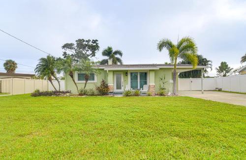 Shore Acres House | 5 Mi to Dtwn Pet-Friendly Home in St Petersburg!