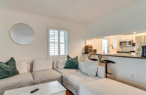 Shore Acres House | 5 Mi to Dtwn Pet-Friendly Home in St Petersburg!