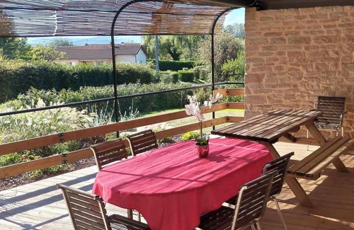 Saint-Benigne House | 5 min from Pont de Vaux, 15-person gîte with billiards, pétanque court