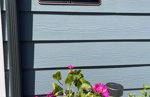 Regional District of Nanaimo Apartment | 5 min Lake & Trail Access! Private, Safe, Fully Stocked nClose to VIU & NRGH