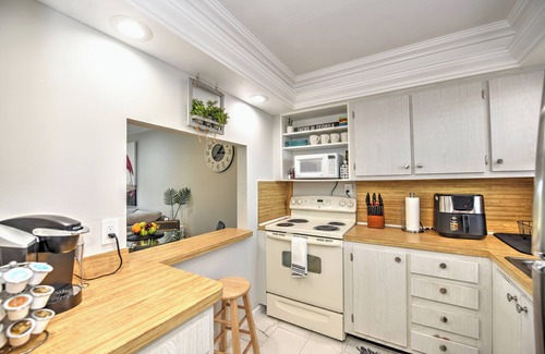 Central Naples Apartment | 5 min to Beach, Pool, Golf, BBQ! 1-bedroom apartment, WiFi, AC in Naples