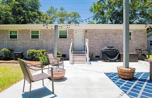 Warrington House | 5 min to NAS! 20 min to beach! 12 minutes to Pensacola downtown!