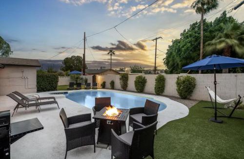 Papago Parkway House | 5 min to Old Town l Heated Pool