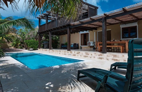 Sero Colorado Villa | 5 Min walk to Baby Beach! - Secluded Villa