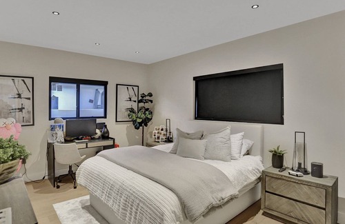 Eastern Shores House | 5 Min walk to the beach Home