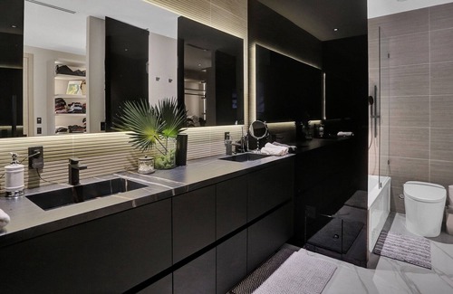 Eastern Shores House | 5 Min walk to the beach Home