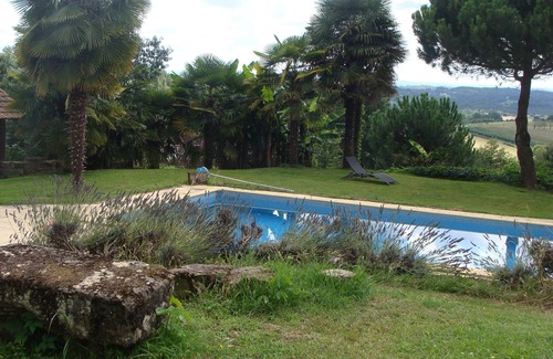 Marcillac-Saint-Quentin Cottage | 5 mins from Sarlat, character house renovated, lovely view, large swimming pool.