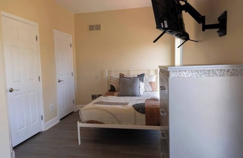 Wilmington House | 5 Mins from the Chase FieldHouse. 7 Mins from the Amtrak Train Station