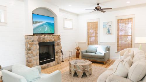 Grayton Cove House | 5 Mins to Beach Shared Pool Covered Deck Bikes Heron Cottage by AvantStay