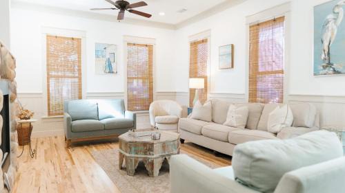 Grayton Cove House | 5 Mins to Beach Shared Pool Covered Deck Bikes Heron Cottage by AvantStay