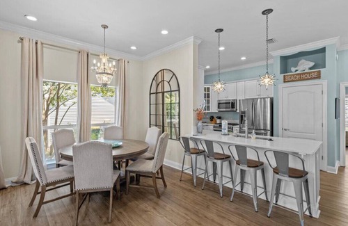 Clipper Cove House | 5 minute walk to beach, POOL, GOLF CART