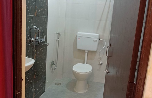 Varanasi House | 5 minutes from Ghats! Spacious Family-Sized rooms, centrally located in the city