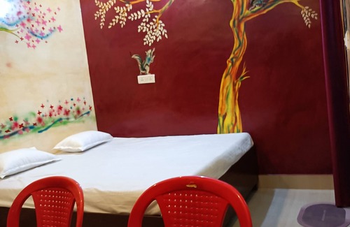 Varanasi House | 5 minutes from Ghats! Spacious Family-Sized rooms, centrally located in the city