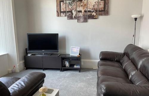 Alexandria Apartment | 5 minutes from Loch Lomond - Newly Renovated Ground Floor 1-Bed Flat