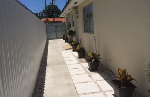 Little Havana Cottage | 5 minutes Miami Airport, Brickell, Marlins Stadium, JMH hospital. 1 Free Parking