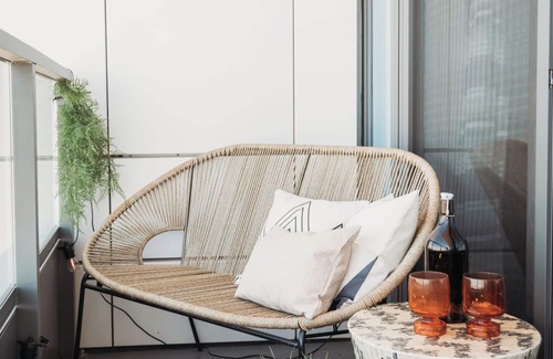 Kitchener Condo | 5 minutes to Hospital, Go Train/Bus. Cozy 1BR with amazing city views!