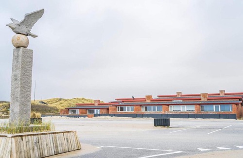 Henne Strand House | 5 person holiday home on a holiday park in Henne