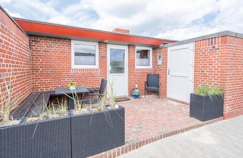 Henne Strand House | 5 person holiday home on a holiday park in Henne