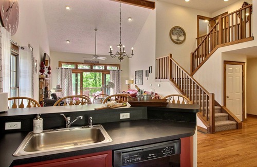 Tannersville House | 5 STAR!AUGUST SPECIAL, 4 Bed/4 Bath/Hot Tub/Full Bsmnt/Game Rm