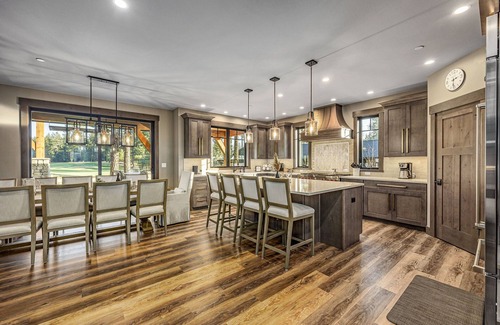 Cle Elum House | 5 Star Luxury+3 EnSuites|Overlooking Hole#4 +Discover Something Extra