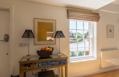 Bosham Cottage | 5-STAR LUXURY 'SPA-LIKE' COTTAGE RETREAT ON MILLSTREAM BY SEA in OLD BOSHAM