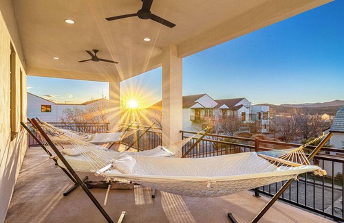 Hurricane House | 5 Suites, Private Pool, 2 Hot Tubs for 19, 2 Fire Pits, 2 Fridges Sleeps 30