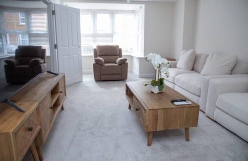 Milton Keynes House | 5 Swiftsure - Stunning 4 Bed Home, free parking