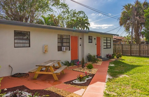 Middle River Terrace Apartment | 🏳️‍🌈 #5 Walk to Wilton Drive