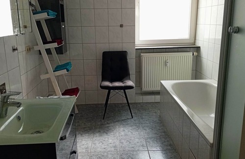 Bad Salzig Condo | 5 Zimmer Wohnung Direkt am Rhein mit Großem Balkon, Küche, WZ uvm