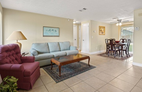 Sandalwood House | 50" Smart TV Comfortable Home in Great Location