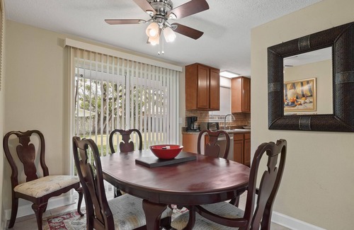 Sandalwood House | 50" Smart TV Comfortable Home in Great Location