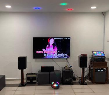 Bayan Lepas House | 50PAX 9BR Villa Kids Swimming Pool, KTV, BBQ n Pool Tables near SPICE Arena Penang 9800 SQFT