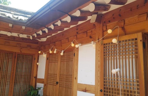 Gahoe-dong House | 52salon Hanok Guesthouse