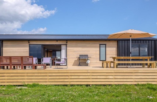 Martinborough House | 53 Burgundy