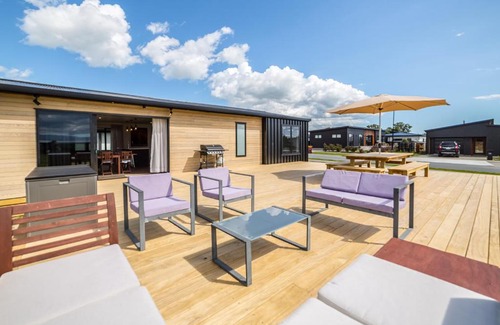 Martinborough House | 53 Burgundy