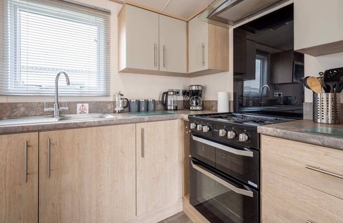 Pevensey Ski Chalet | 53 The Lawns Pevensey Bay Holiday Park Beach