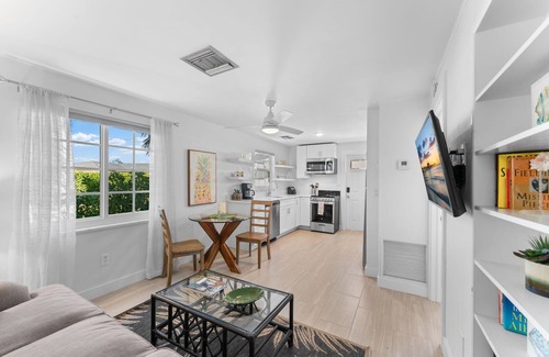Naples Park Apartment | 541 SeaScape Cottage · Walk2Beach