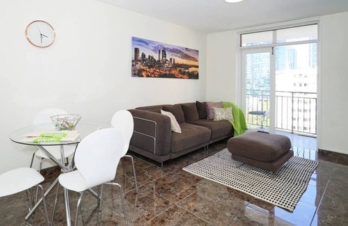 West Perth Apartment | 55 Next to Kings Park & the City sleeps 2