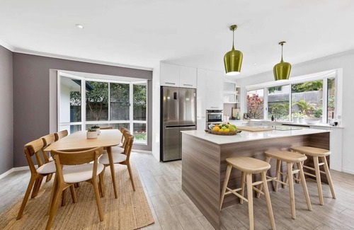 Castaways Beach Apartment | 56 Wavecrest Drive, Castaways Beach