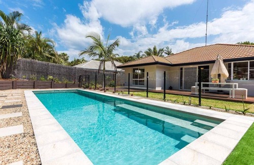 Castaways Beach Apartment | 56 Wavecrest Drive, Castaways Beach
