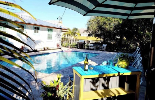 Naples Park Cottage | 562 Shady Palm Cottage | New Pool | Mins 2 Beaches