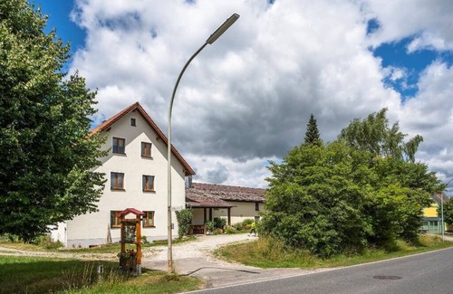 Moosbach Apartment | 56qm große 2-Zimmerwohnung mit Balkon für 2 bis 5 Personen