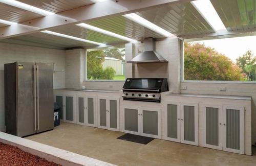 Lochinvar House | 5acres, 5bdr, Hunter Valley Vineyards, Fireplace, Pool, Secluded, Nature views