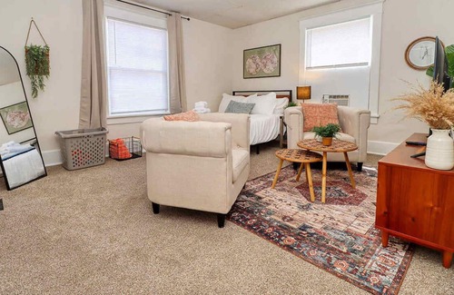 Near South House | 5bd 1b 10 guest Spacious bedrooms