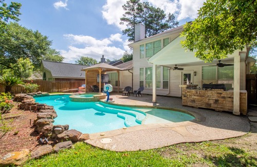 College Park House | 5BD/2.5BA HAWAIIAN OASIS IN THE WOODLANDS - ALOHA!
